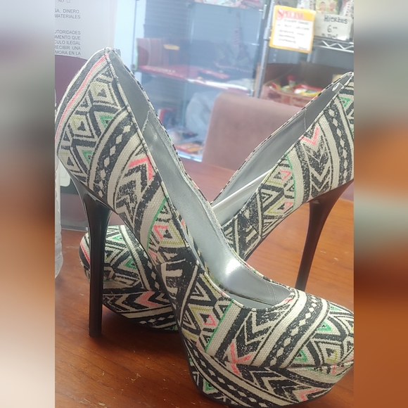 Women high heels - Picture 1 of 3